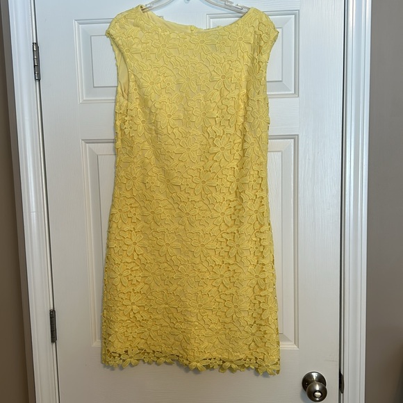 Beautiful yellow dress in great condition - Picture 2 of 4